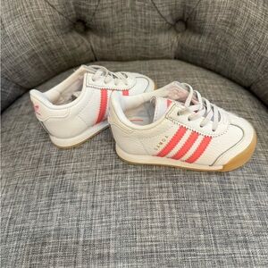 adidas toddler White Leather Sneakers with Pink Stripes VGUC